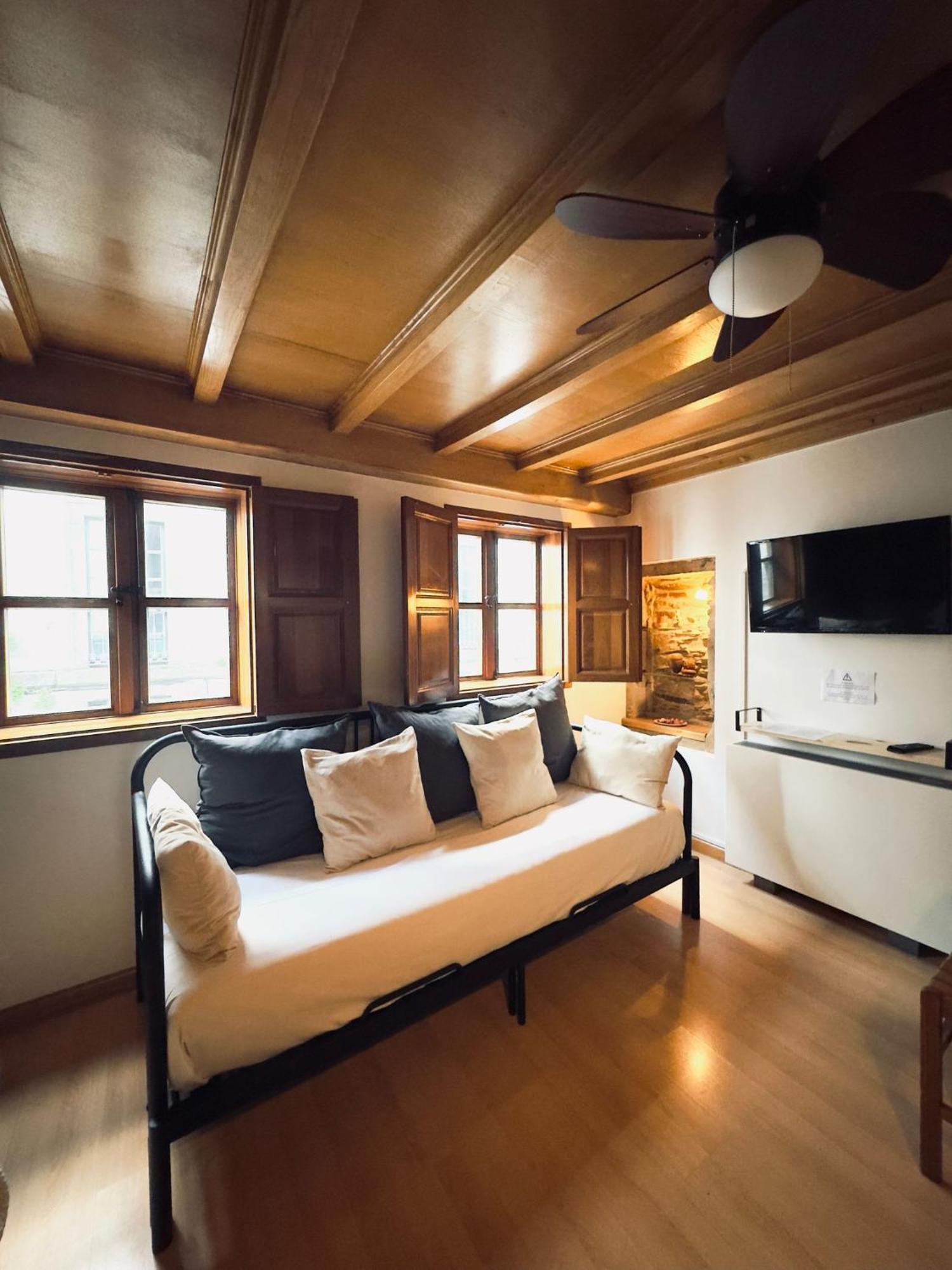 Apartamentos Campanas De San Juan 산티아고데콤포스텔라 외부 사진